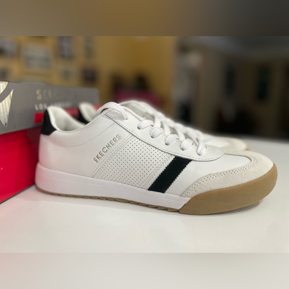 Skechers Street Los Angeles with Air-Cooled Memory Foam Brand New Size 9